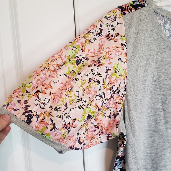 Maeve by Anthropologie Suzanne Puff Short Sleeve Mixed Floral Gray Top XL - Picture 3 of 10